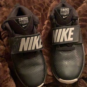 Nike Boys Tennis Shoe